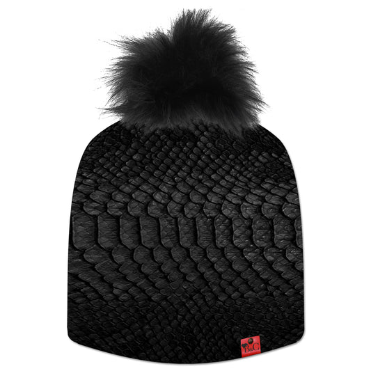 Bonnet Black Sneik pour hommes et femmes avec des motif de peau de serpent noir et son pompon oursin en fourrure synthétique pour le sublimer