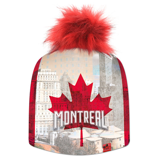 Bonnet Hockey pour hommes et femmes, avec une photo de montreal et par dessus le drapeau de Canada et au milieu une feuille d'érable rouge avec l'inscription "Montreal" en blanc. Il est accompagné de son pompon Rouge Punk en fourrure synthétique et de son étiquette en cuir rouge signée Beanie and Clyde.