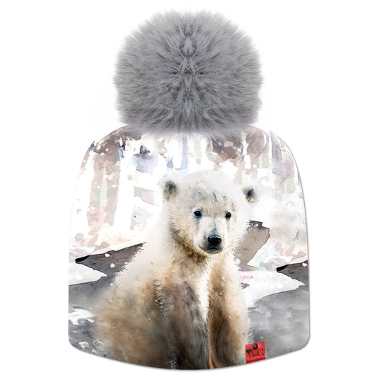 Bonnet Jackson pour enfants, son imprimé d'ours polaires est accompagné de son pompon Gris Souris synthétique et bien sûr l'étiquette en cuir rouge signée Beanie and Clyde.