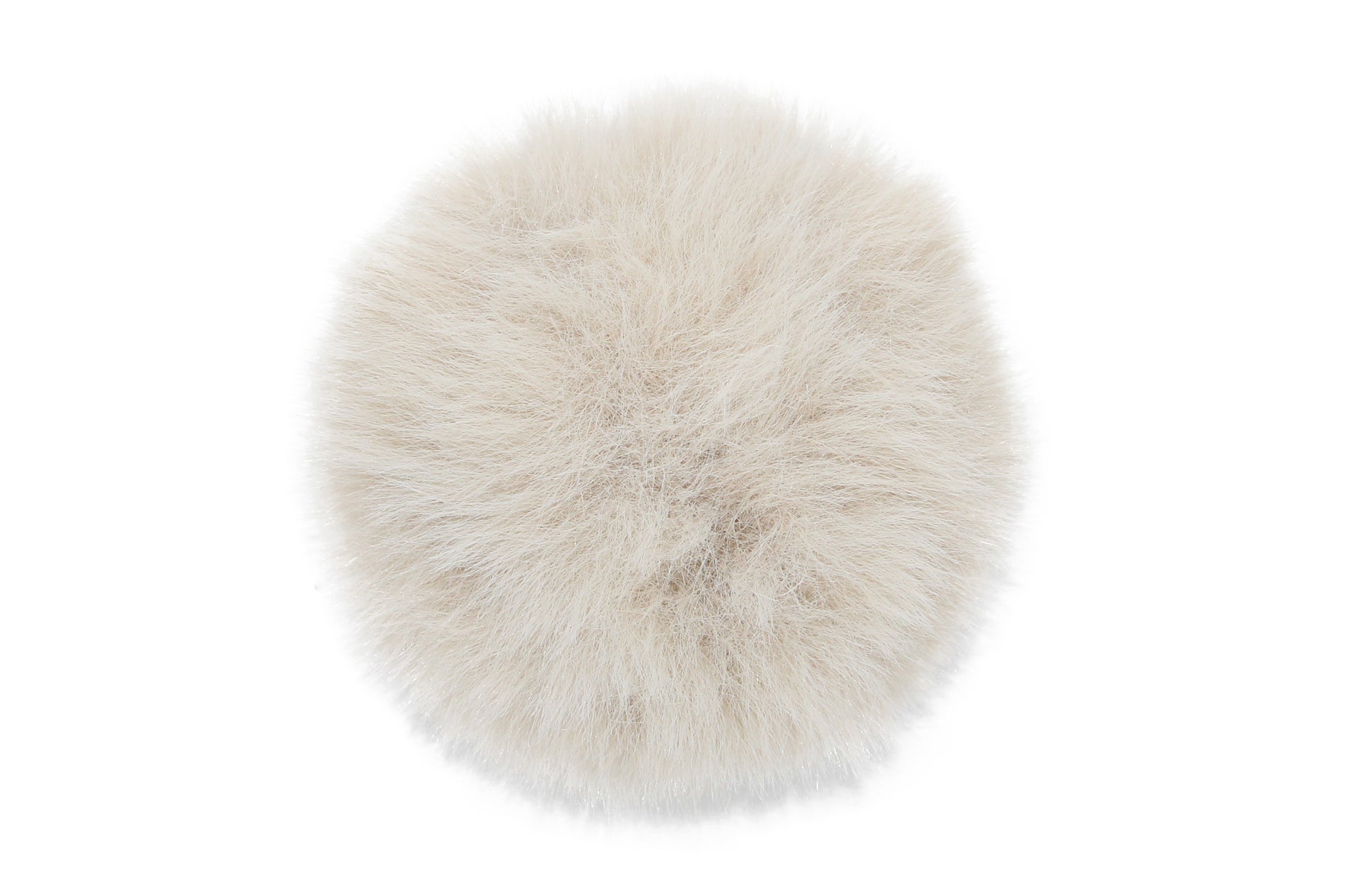 Pompon beige, dans une teinte douce et neutre, avec une texture moelleuse et raffinée, parfait pour un style naturel et intemporel.