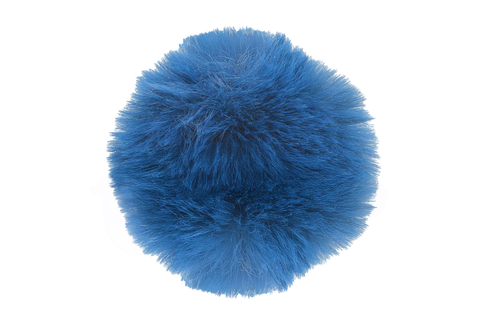 Pompon indigo, dans une teinte bleue profonde et riche, avec une texture douce et élégante, parfait pour apporter une touche de mystère et de sophistication à votre bonnet.