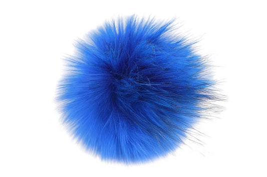 Un pompon dans un bleu profond et intense, semblable à la pierre précieuse lapis lazuli, qui évoque la richesse et la profondeur. Ce pompon ajoute une touche de luxe et de mystère à vos créations, parfait pour une atmosphère sophistiquée et intemporelle.