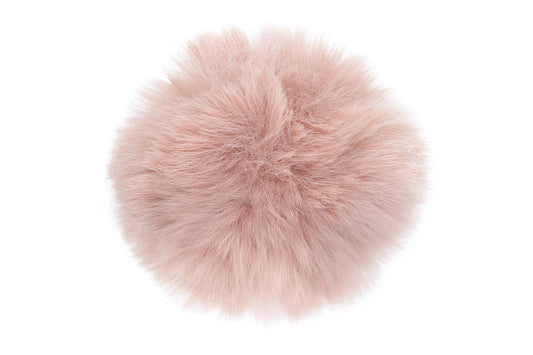 Pompon nude, dans une teinte douce et naturelle, avec une texture moelleuse et élégante, parfait pour un style discret et sophistiqué.