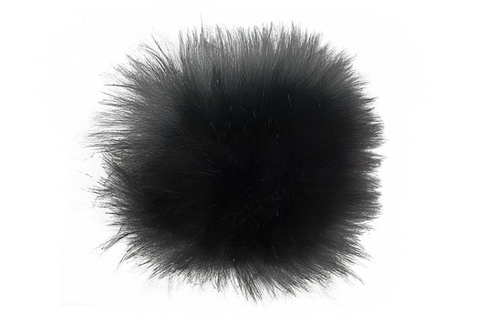 Un pompon noir profond, apportant une touche d'élégance et de mystère. Sa teinte sombre, intense et intemporelle, ajoute une dimension sophistiquée à vos créations, tout en offrant une base versatile qui se marie parfaitement avec des tons plus vifs ou neutres.