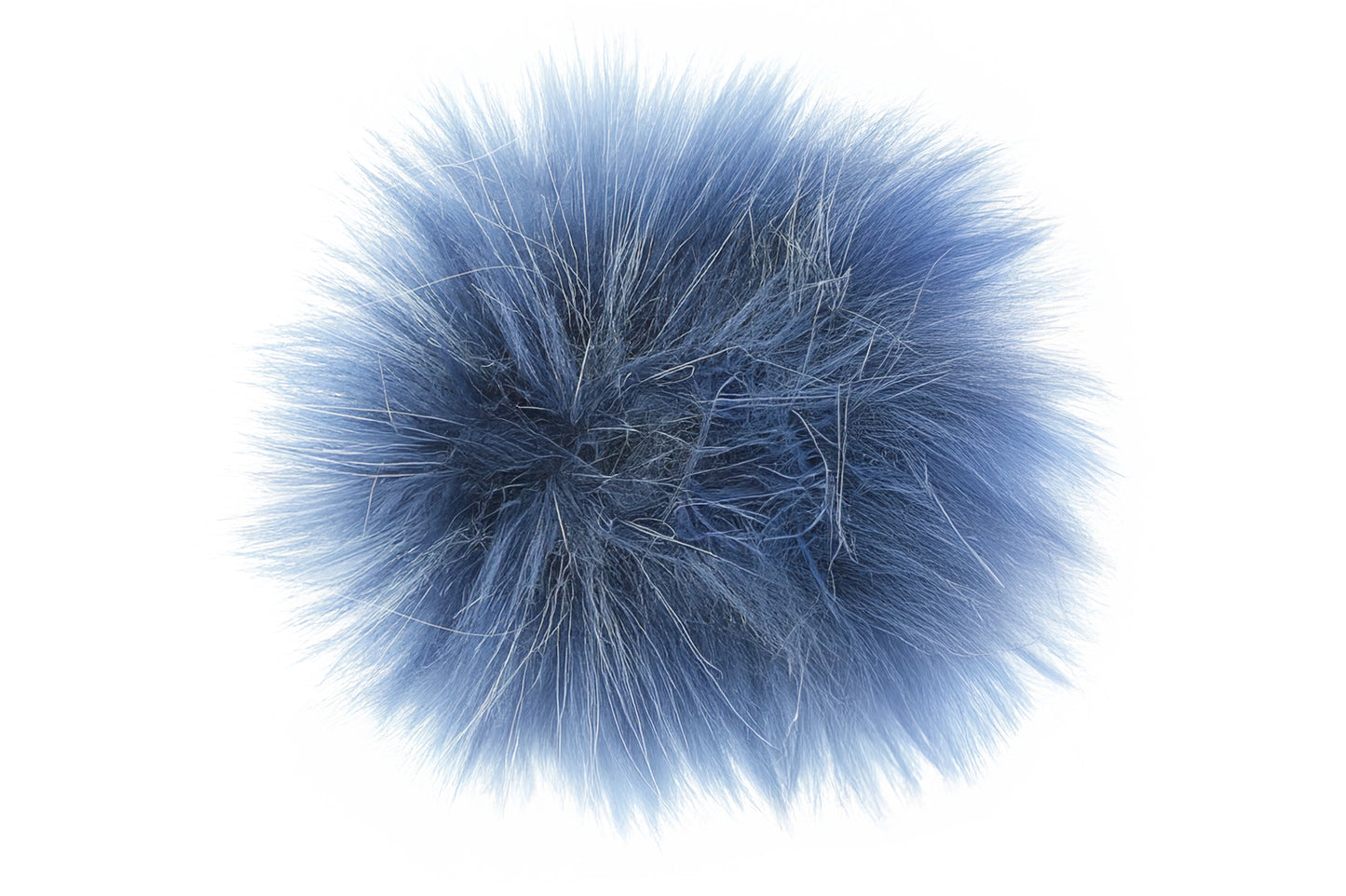 Un pompon au look vintage, dans des teintes douces de bleu délavé, évoquant l'effet usé du denim lavé. Ce pompon apporte une touche de fraîcheur décontractée et une sensation de confort, parfait pour des créations au style rétro et naturel.