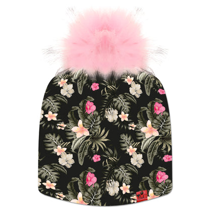 Bonnet Hepburn pour femmes, avec des motifs de fleurs rose, jaunes et des plantes, accompagné de son pompon Rose Candy fourrure synthétique et de son étiquette en cuir rouge signée Beanie and Clyde.