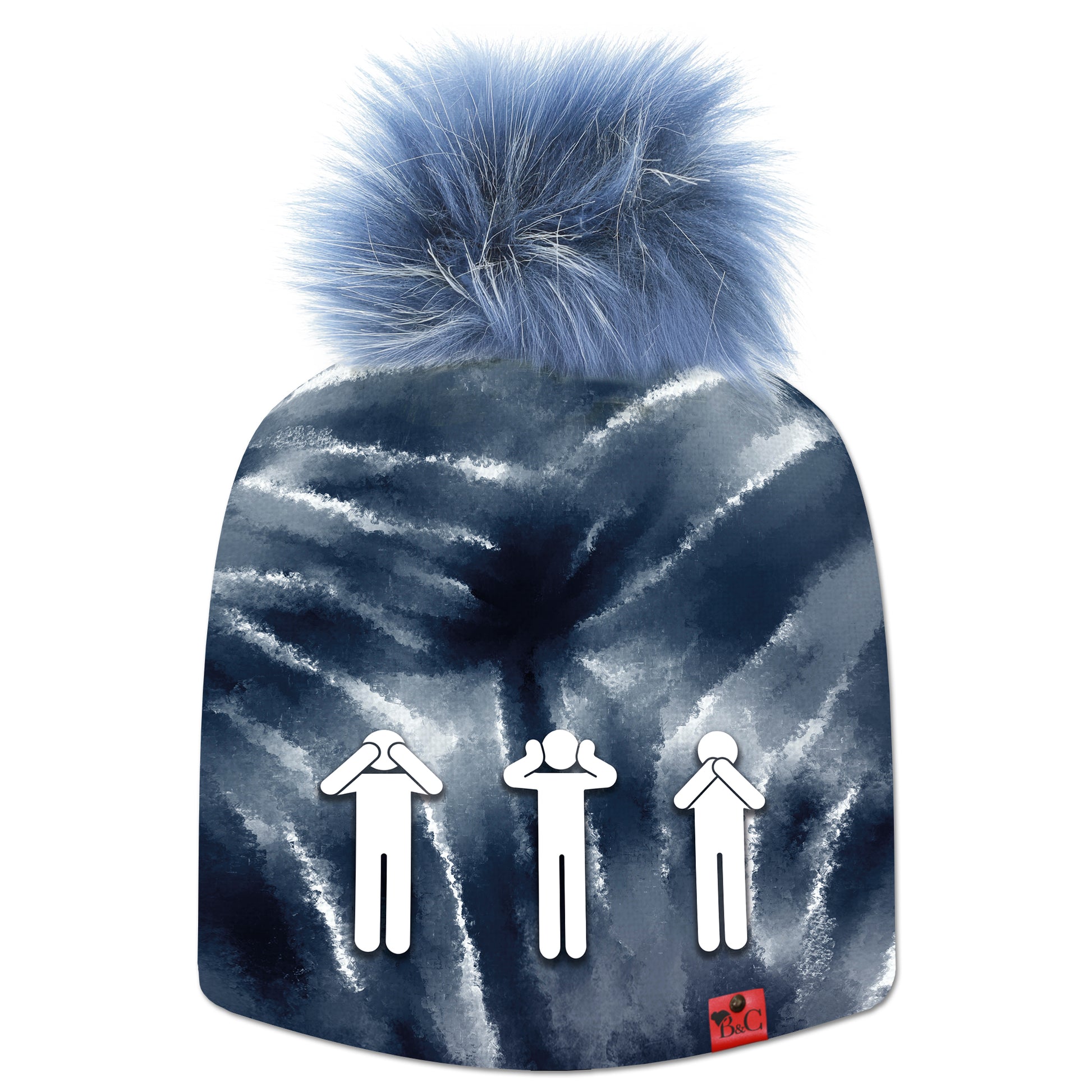 Bonnet tie and dye bleu foncé et blanc nommé Miyazaki, pour hommes, femmes et enfants, orné d’un pompon Bleu Fumée en fourrure synthétique. Trois pictogrammes représentant les singes de la sagesse – ne rien voir, ne rien entendre, ne rien dire – sont placés au premier plan.