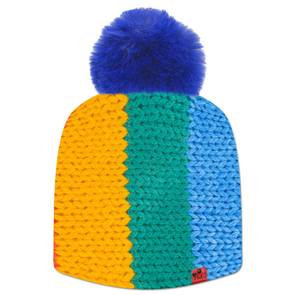 Bonnet Tricot pour hommes et femmes, avec son imprimé de tricot coloré. Son pompon Navy en fourrure synthétique le sublime ainsi que son étiquette en cuir synthétique rouge signée Beanie and Clyde.