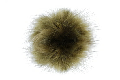 Un pompon aux teintes profondes et riches de vert militaire, avec une nuance légèrement terreuse. Inspiré par les couleurs des uniformes militaires, ce pompon apporte une touche de robustesse et de caractère, idéal pour un style audacieux et affirmé.