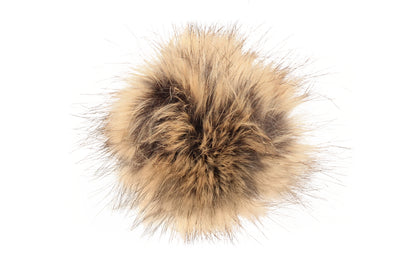 Un pompon aux couleurs chaleureuses et terreuses, avec des nuances de brun doux et de beige, inspirées de la douceur et de la chaleur des montagnes. Il ajoute une touche de confort et de naturel à vos créations.