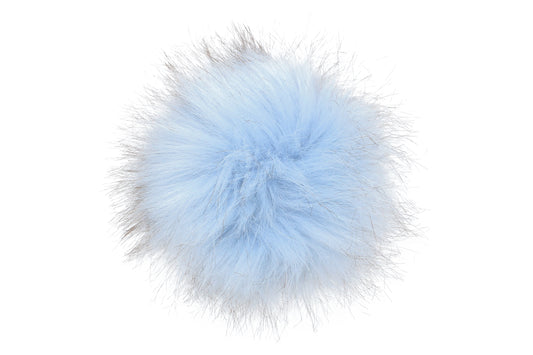 Un pompon aux teintes douces et fraîches, dans des nuances de bleu pâle et de gris, inspirées par la clarté d'un ciel d'hiver. Ce pompon apporte une touche calme et apaisante, idéale pour des créations élégantes et sereines.