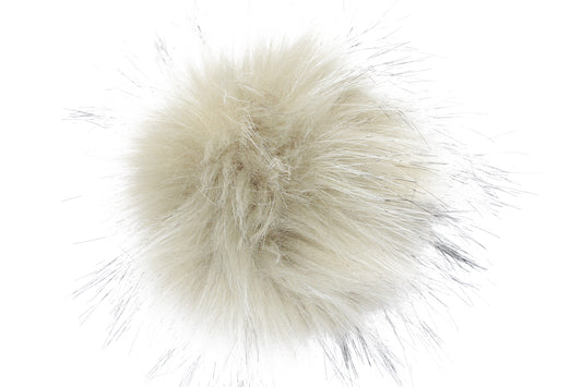 Un pompon aux teintes lumineuses et pures, avec un mélange subtil de blanc éclatant et de touches de gris argenté. Inspiré par la fleur alpine, ce pompon apporte une sensation de fraîcheur et de légèreté, parfait pour des créations délicates et sophistiquées.