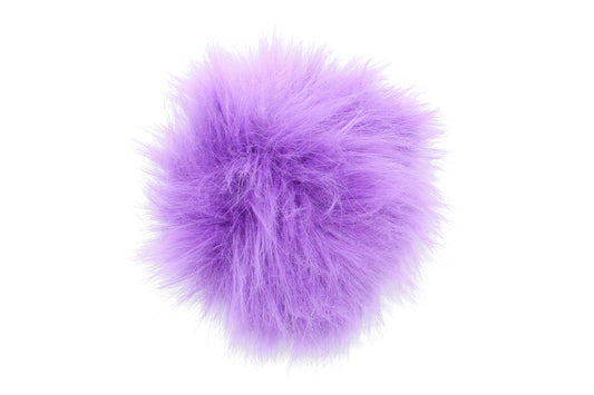 Un pompon aux teintes délicates et subtiles de violet clair, inspirée par la fleur d'iris. Ce pompon apporte une touche de raffinement et de douceur, parfait pour des créations élégantes et apaisantes.