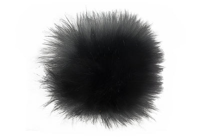 Un pompon noir profond, apportant une touche d'élégance et de mystère. Sa teinte sombre, intense et intemporelle, ajoute une dimension sophistiquée à vos créations, tout en offrant une base versatile qui se marie parfaitement avec des tons plus vifs ou neutres.